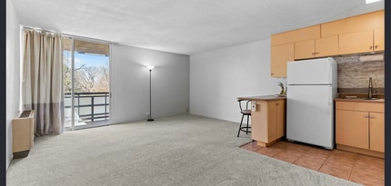 2500 S York St, Unit 310 in Denver, CO - Building Photo - Building Photo