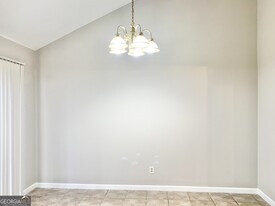 2046 Oak Park Ln in Decatur, GA - Building Photo