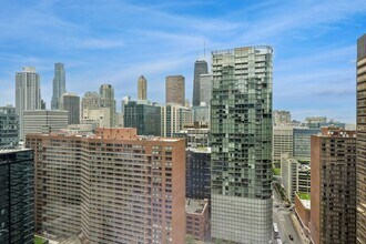 240 E Illinois St in Chicago, IL - Building Photo - Building Photo
