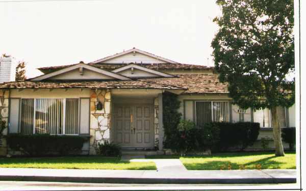 8092 Forelle Dr in Huntington Beach, CA - Building Photo