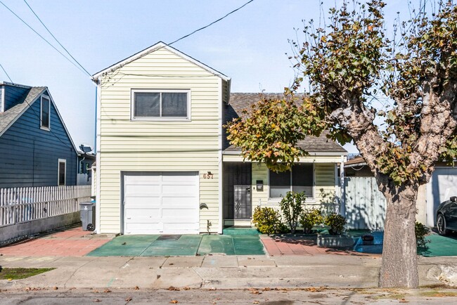 657 Pine St in San Bruno, CA - Building Photo - Building Photo
