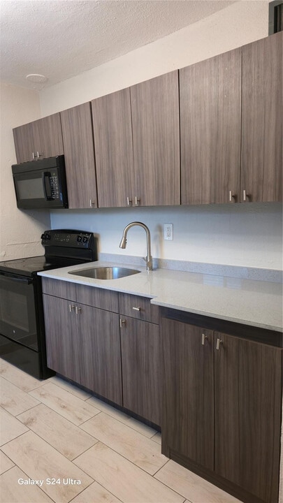 360 NW 8th St in Pompano Beach, FL - Building Photo