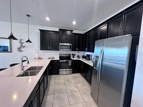 1079 Splash Shot Pl in Davenport, FL - Building Photo - Building Photo