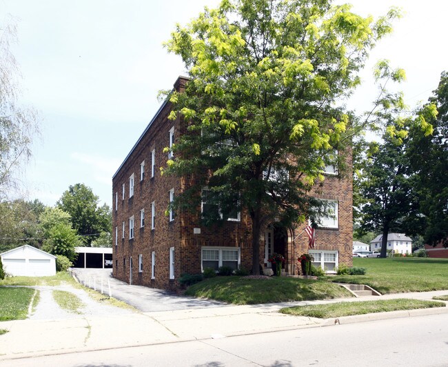 1196 E State St in Salem, OH - Foto de edificio - Building Photo