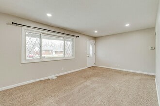 4802 Amesborough Rd in Dayton, OH - Building Photo - Building Photo