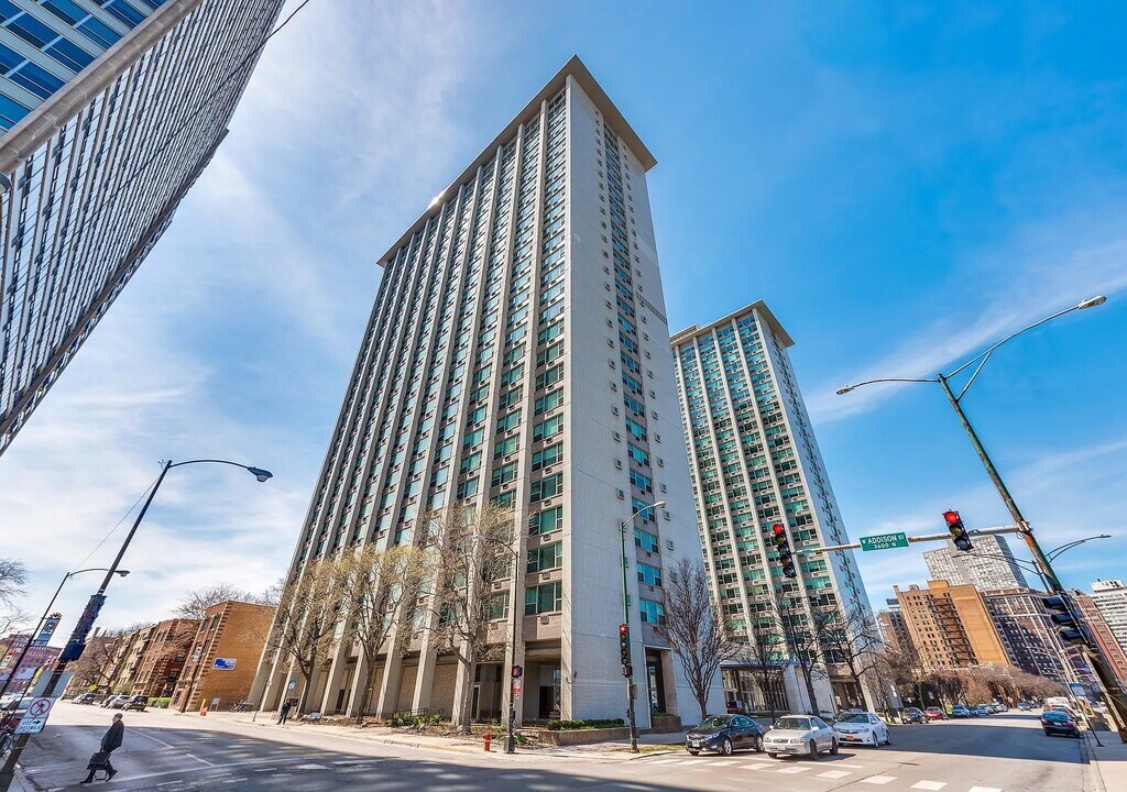 3600 N Lake Shore Dr, Unit 2725 in Chicago, IL - Foto de edificio