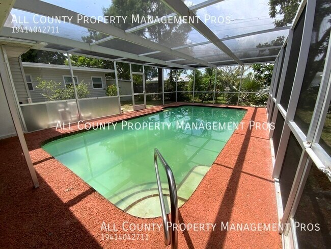 255 Shamrock Blvd in Venice, FL - Building Photo - Building Photo