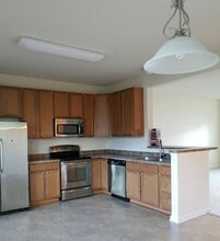 2102 E Oak Rd in Vineland, NJ - Building Photo - Building Photo