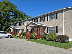 18-18 Willow Way in Rhinebeck, NY - Building Photo