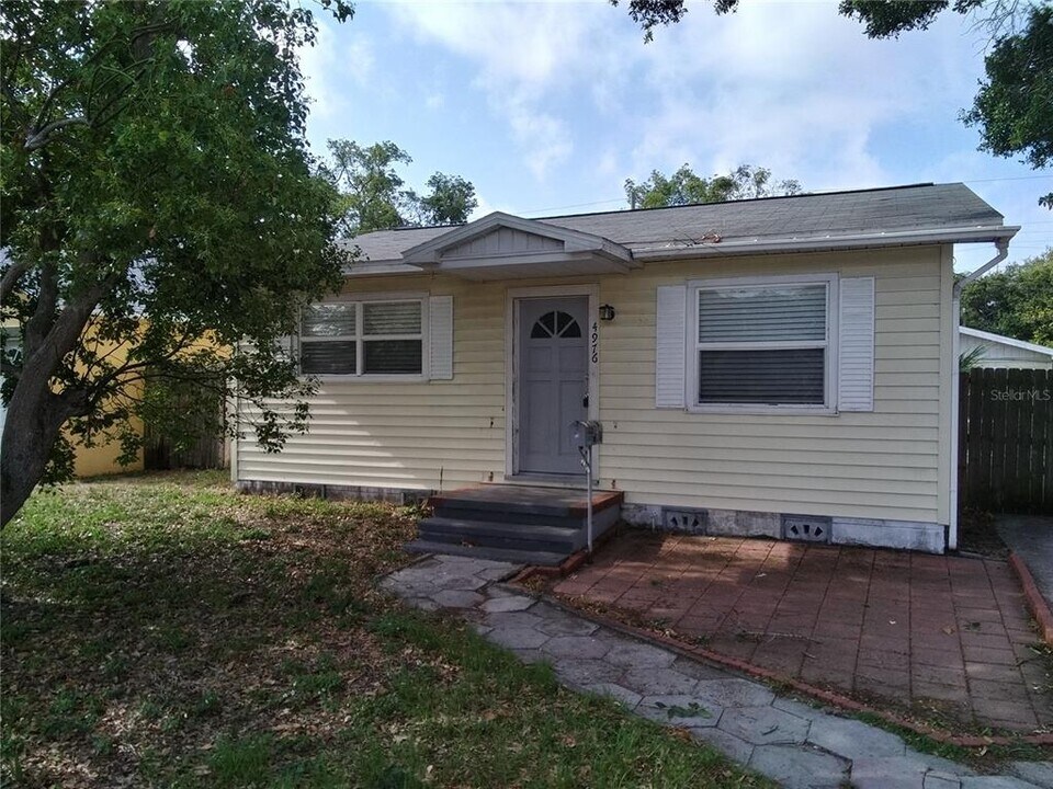 4976 14th Ave N in St. Petersburg, FL - Building Photo