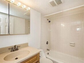 140 Pleasant St, Unit 309 in Brookline, MA - Building Photo - Building Photo