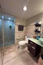 1865 S Ocean Dr, Unit 17D in Hallandale Beach, FL - Foto de edificio - Building Photo