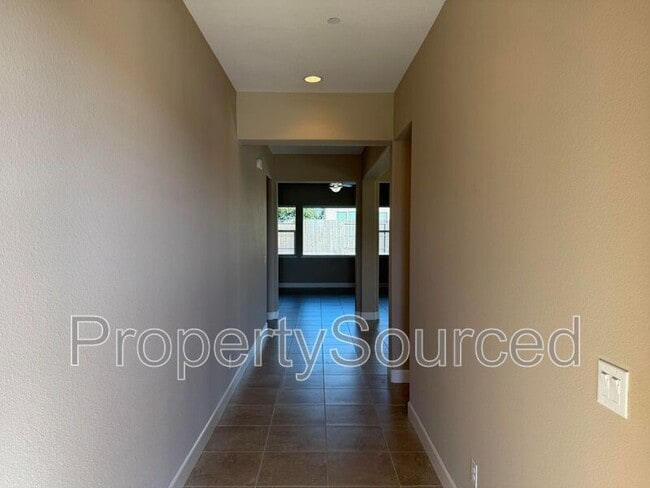 1073 Kumara St in Manteca, CA - Building Photo - Building Photo