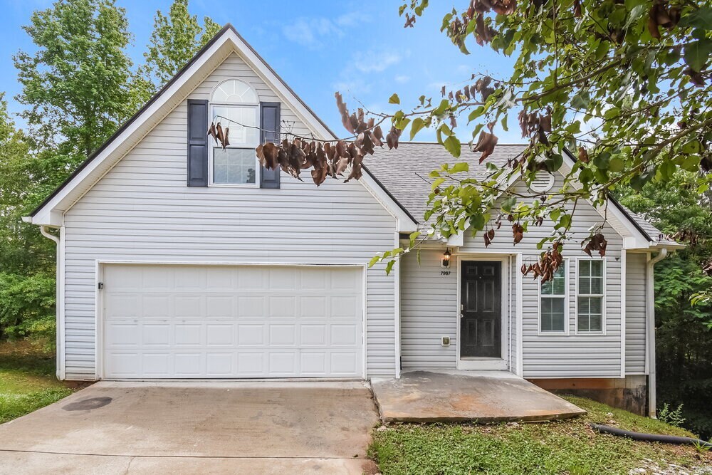 7957 Lake Wind Ct in Douglasville, GA - Building Photo
