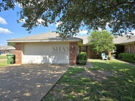 408 Connie Dr in Hewitt, TX - Building Photo