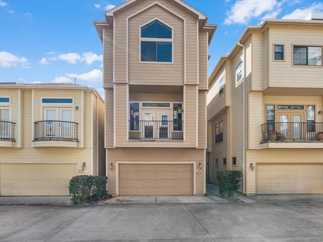 905 Garden Oaks Terrace