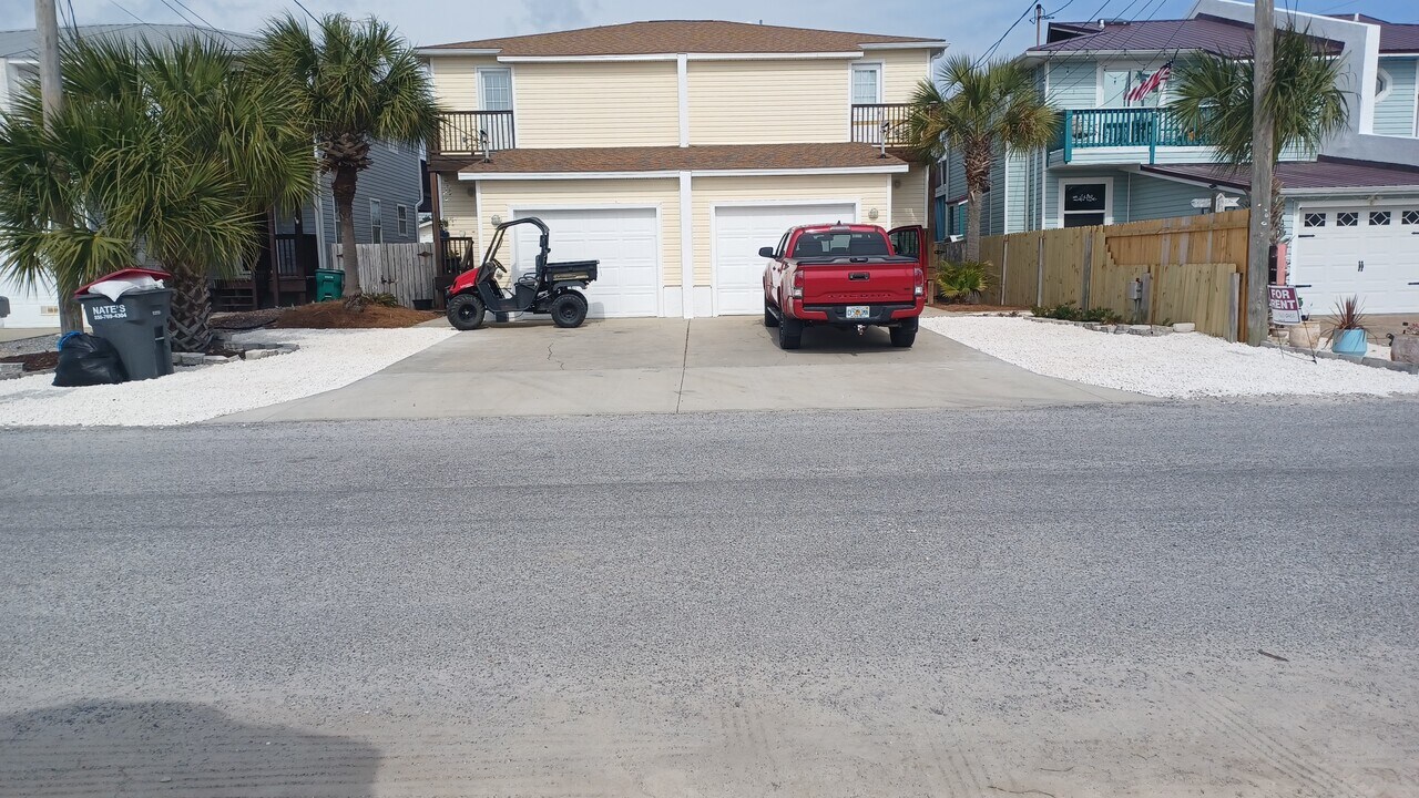5518 Beach Dr in Panama City Beach, FL - Building Photo