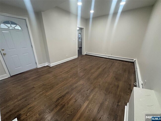 254 Everett Ave in Wyckoff, NJ - Building Photo - Building Photo