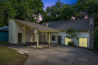 1506 Rockdale Cir in Austin, TX - Building Photo - Building Photo