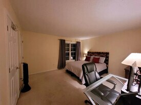 1701 Sky View Dr in Rocky Hill, CT - Building Photo