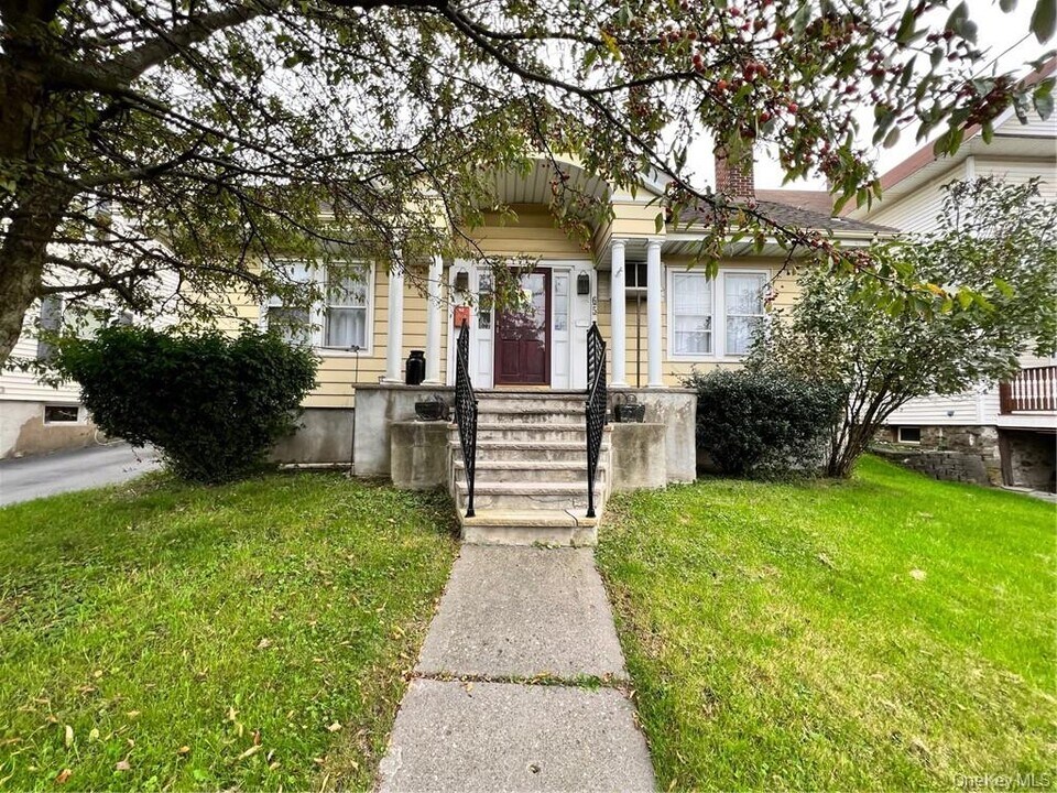 65 Monhagen Ave in Middletown, NY - Building Photo