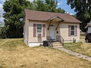 903 12th Ave NE in Austin, MN - Building Photo - Building Photo