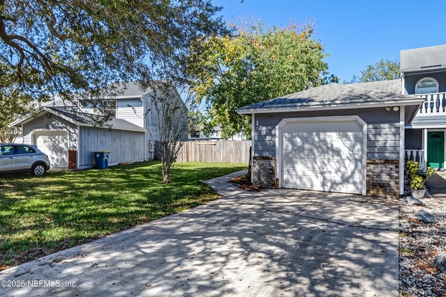 property at 12015 Cobblewood Ln N