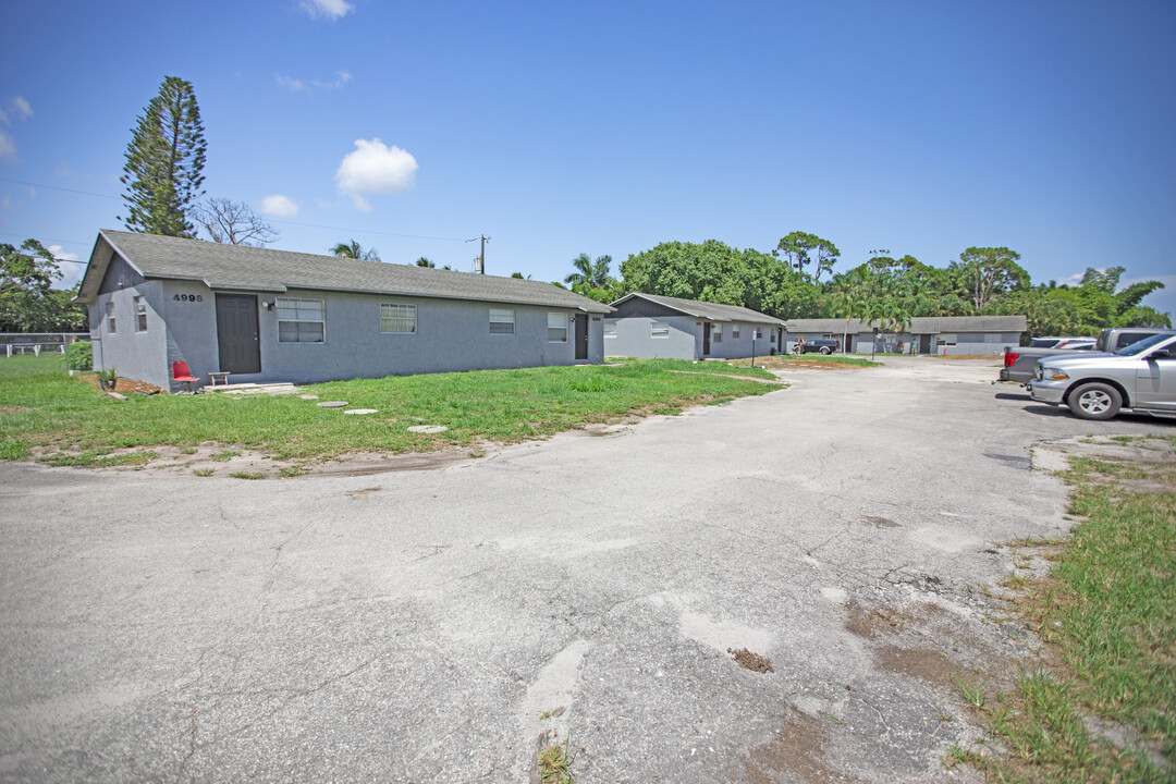 4984 Kirk Rd in Lake Worth, FL - Building Photo