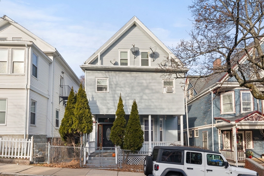 18 Gaston St, Unit 1 in Boston, MA - Foto de edificio