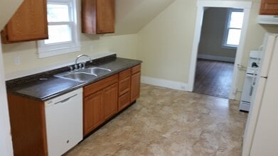 12 Library St, Unit B in Hudson, NH - Building Photo - Building Photo