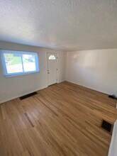 16 Dorsey St, Unit 16 in Bridgeville, PA - Foto de edificio - Building Photo