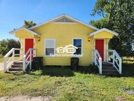 2706 Berry St in Houston, TX - Building Photo