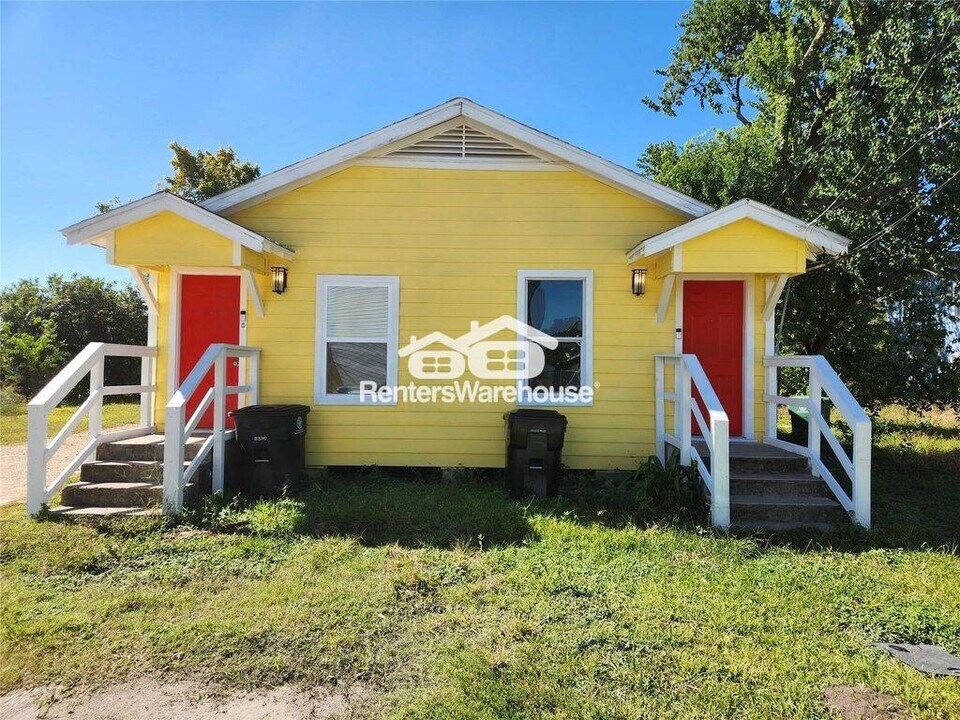2706 Berry St in Houston, TX - Building Photo