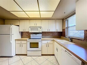 509 Parkdale Mews in Venice, FL - Building Photo - Building Photo