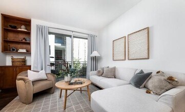 4060 Glencoe Ave in Marina Del Rey, CA - Building Photo - Building Photo