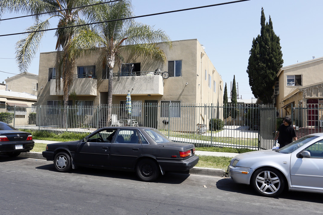 Casa De Hart Apartments in North Hollywood, CA - Building Photo