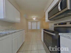 5929 Birchhill Rd in Watauga, TX - Foto de edificio - Building Photo