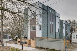 321 Martin Luther King Jr Way S in Seattle, WA - Building Photo - Building Photo