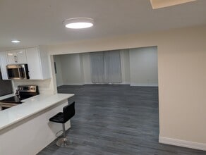 3603 Sunnyview Rd NE in Salem, OR - Building Photo - Building Photo