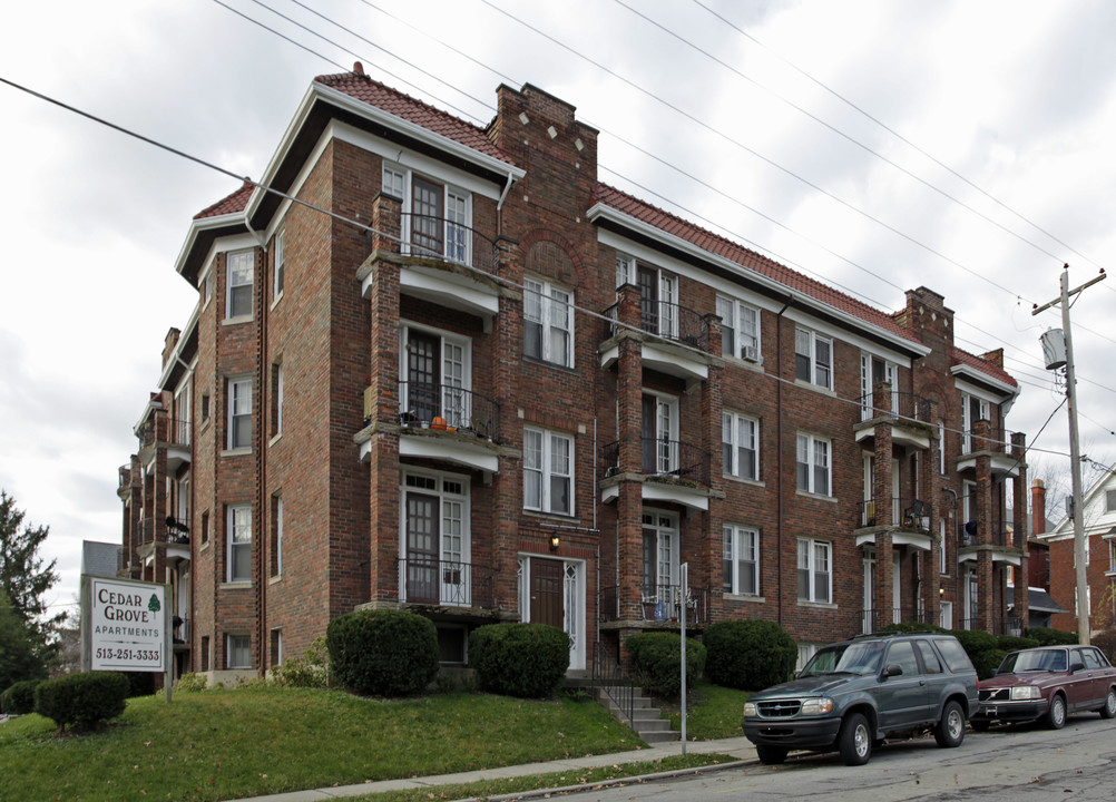 1047 Beech Ave in Cincinnati, OH - Foto de edificio