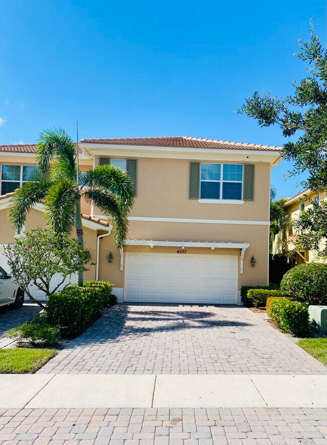 4527 Cadiz Cir in Palm Beach Gardens, FL - Building Photo - Building Photo