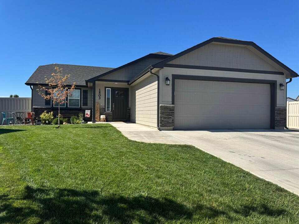 1503 White Fish Lake St in Caldwell, ID - Building Photo