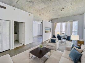 133 NE 2nd Ave, Unit 2905 in Miami, FL - Building Photo