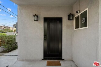 614 Rosemont Ave in Los Angeles, CA - Building Photo - Building Photo