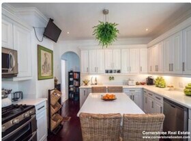 7 Howe St in Boston, MA - Building Photo