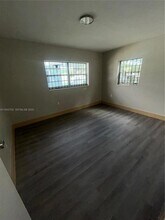 1180 NW 64th St, Unit B in Miami, FL - Foto de edificio - Building Photo