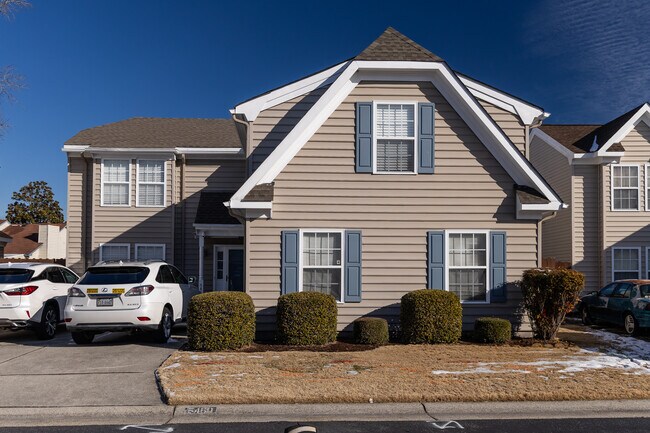 Witchduck Lake Condominiums in Virginia Beach, VA - Building Photo - Building Photo