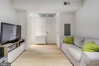 2424 17th St NW-Unit -103 in Washington, DC - Building Photo - Building Photo