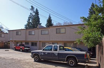 2811-2815 E St in Sacramento, CA - Foto de edificio - Building Photo