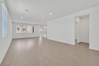 8106 Rockflower St in Las Vegas, NV - Building Photo - Building Photo